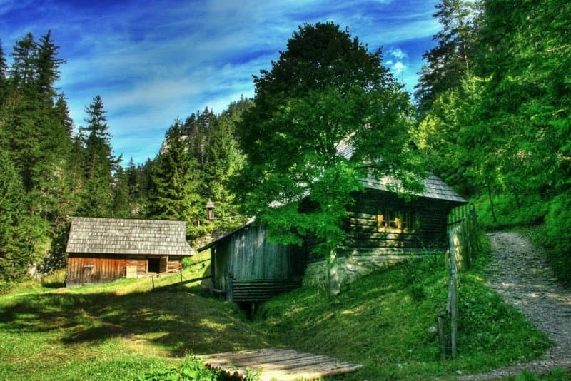 Mlyn v Kvačianskej doline - Domček pri vodopáde