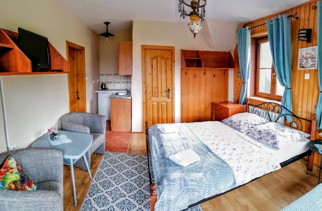 Trojlôžková izba s balkónom č.7 Třílůžkové studio - Vila Panoráma a Chatka Antošák