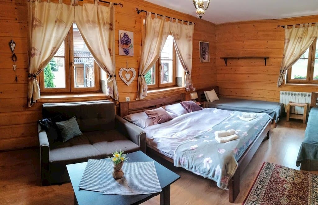 Štvorlôžková izba č. 4 Čtyřlůžkový pokoj - Vila Panoráma a Chatka Antošák