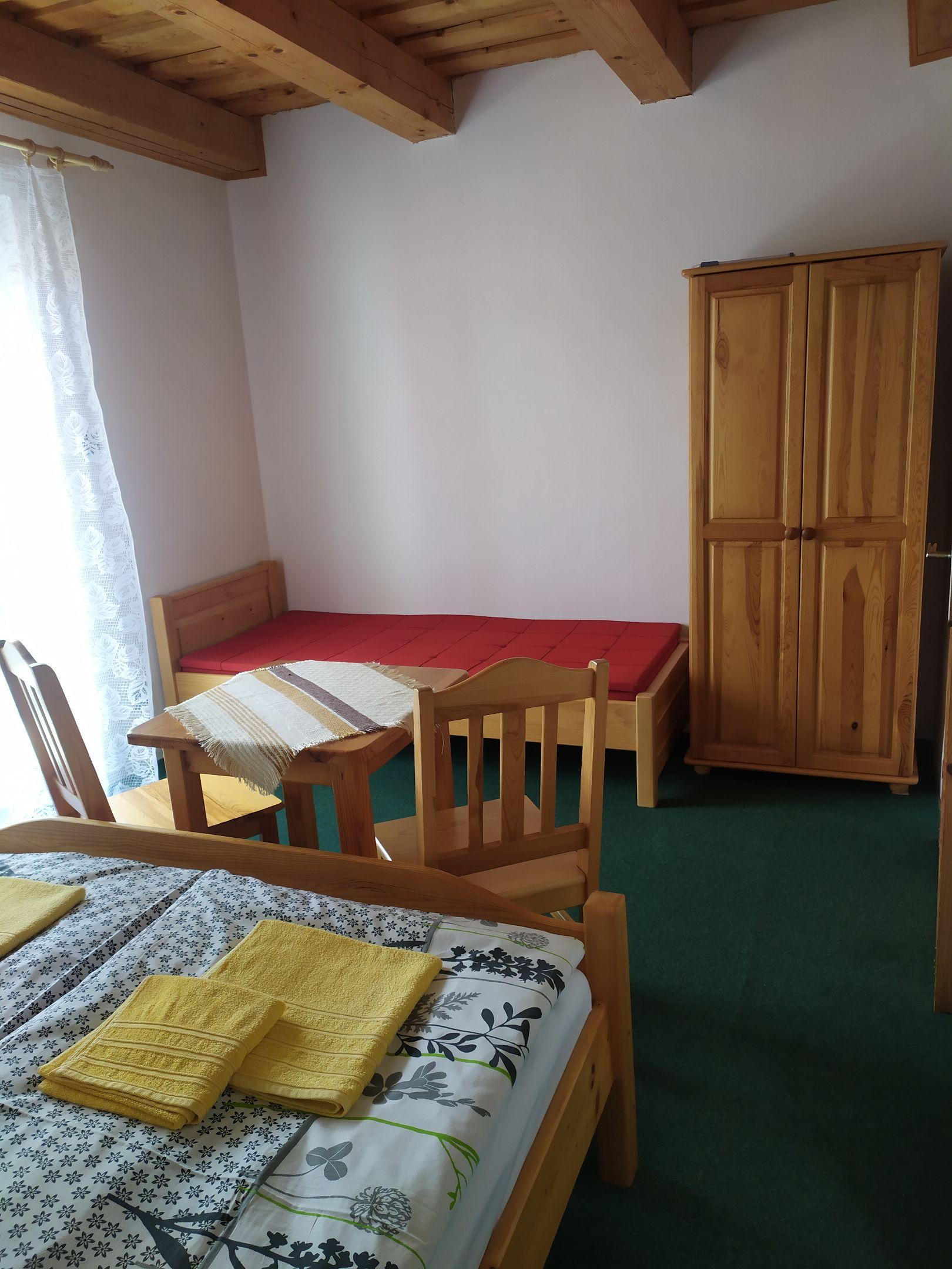 Trojlôžková izba 1. poschodie  - Domček Jarka