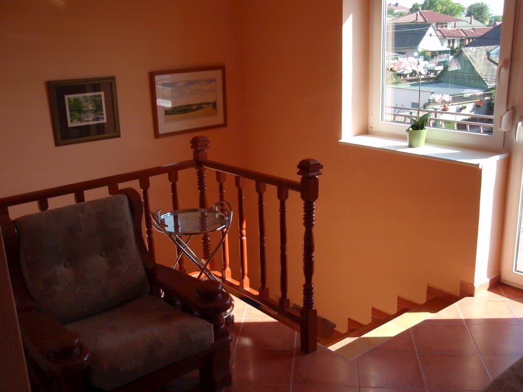 Vrchné posedenie pri izbách - Apartmánový dom NELLY
