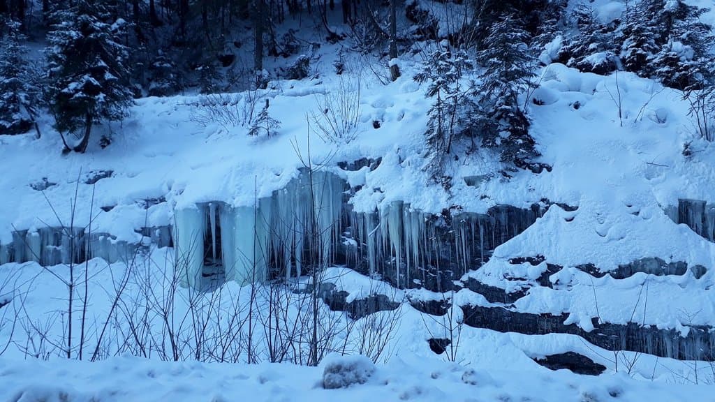 350m - ľadopád Plačlivá stienka - Chata Chládek