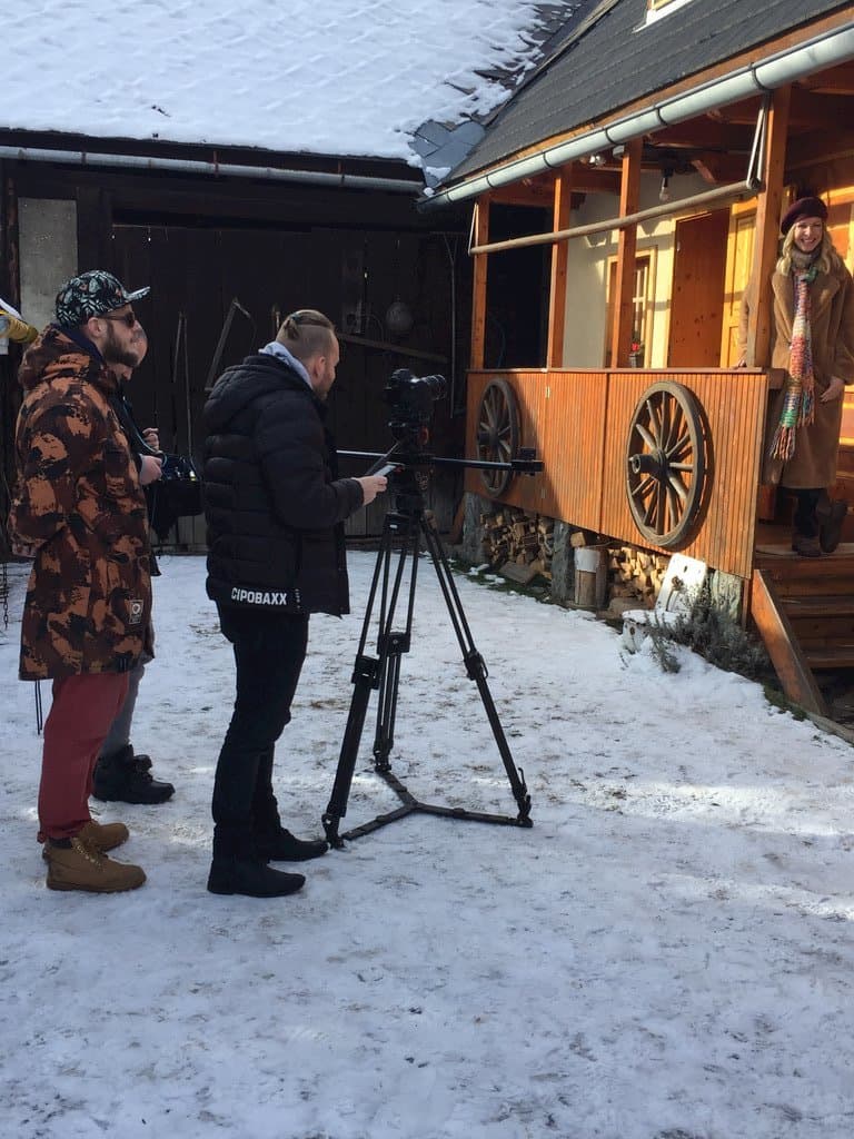 Natáčanie relácie Na chalupe s Katkou Jesenskou - Domek drewniany Polomka
