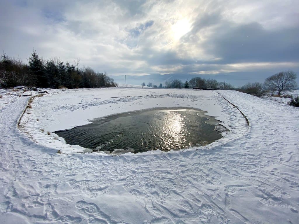 Nádrž v Polomke. 15 min. pešo z drevenice. Vedľa sa dá sánkovať - Domek drewniany Polomka