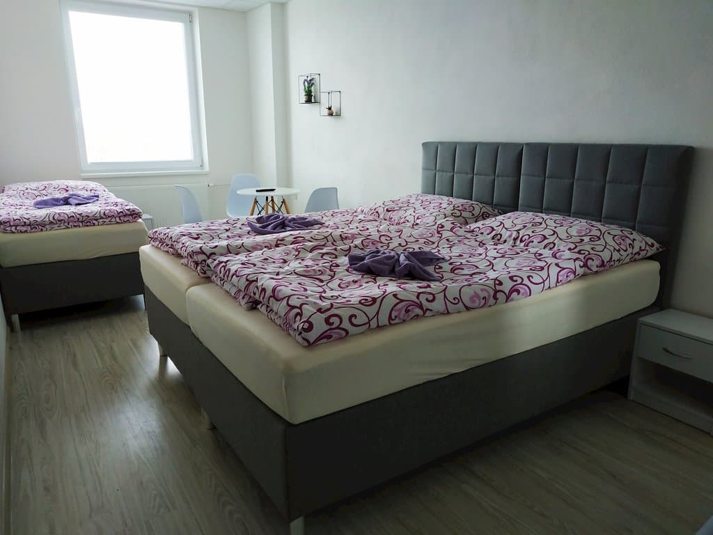 Trojlôžková izba na 4. poschodí. - Garni Hotel Slobi