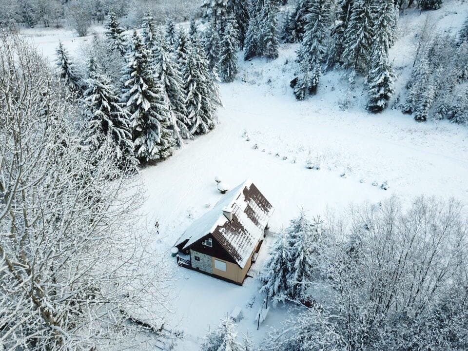 Cottage Bačova skala in the winter