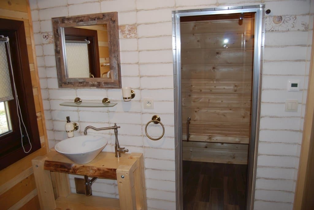 Kúpelňa s fínskou saunou. - Chata Nezábudka