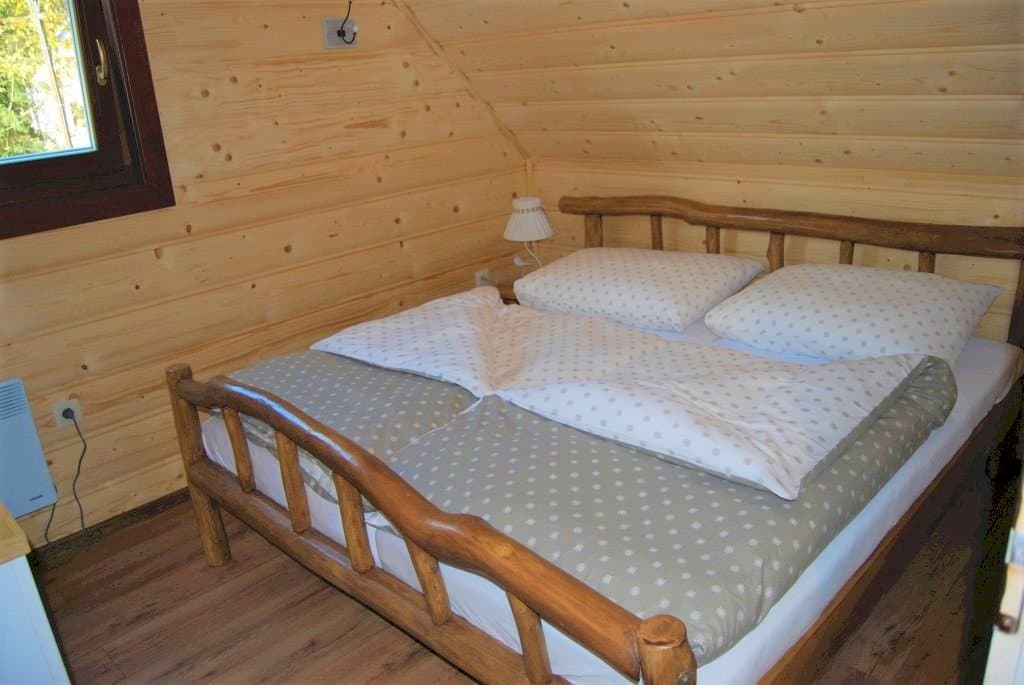 Dvojlôžková izba s manželskou posteľou  - Chata Nezábudka