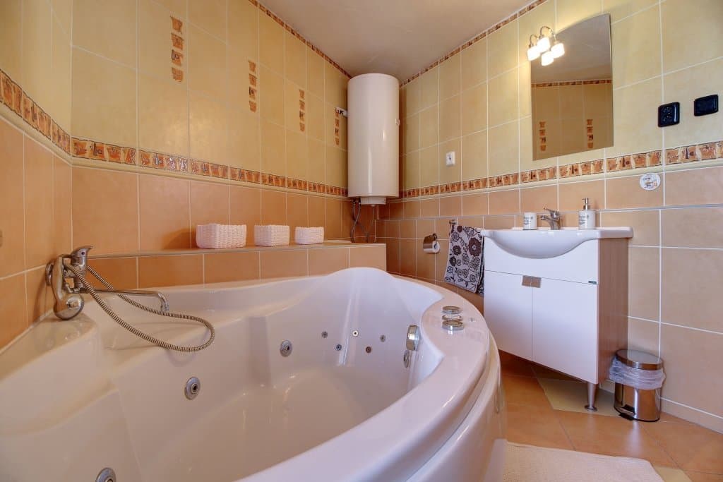 Badezimmer mit Toilette - Ferienhaus Zojka Štiavnica