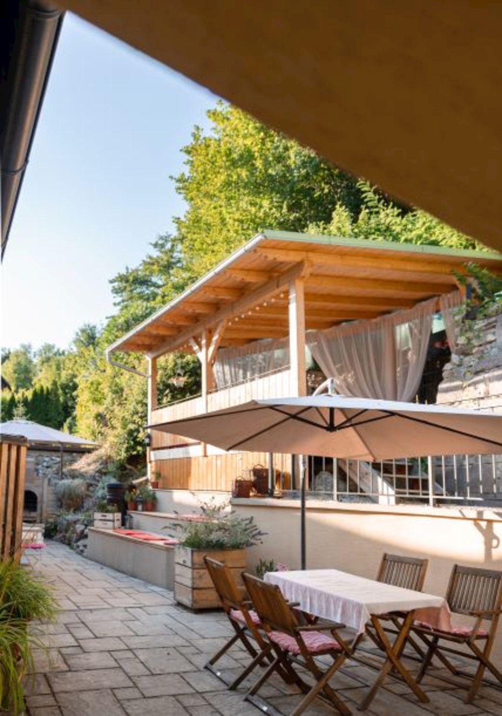 zadná terasa s grilom a altánok - Vila Park Vyhne - apartments