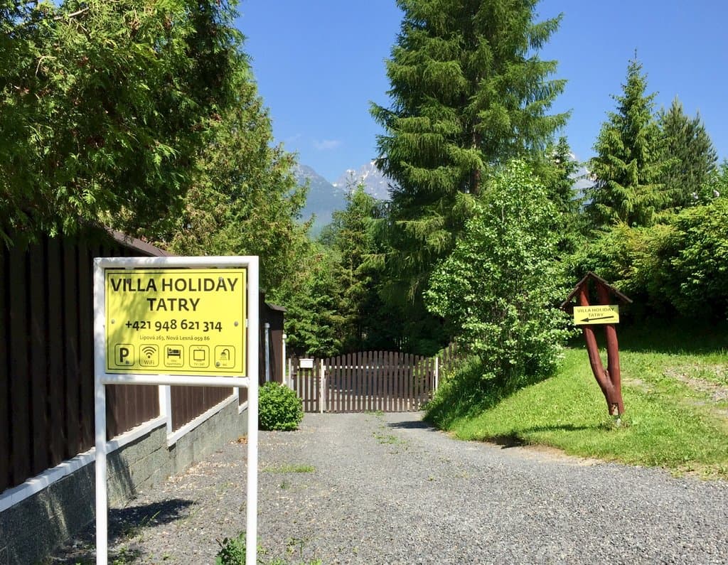 Vjazd ku nám z cesty - Villa Holiday Tatry