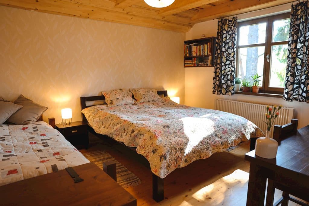 Trojložková izba s veľkou manželskou posteľou a samostatnou posteľou - Ferienhaus u Gregora