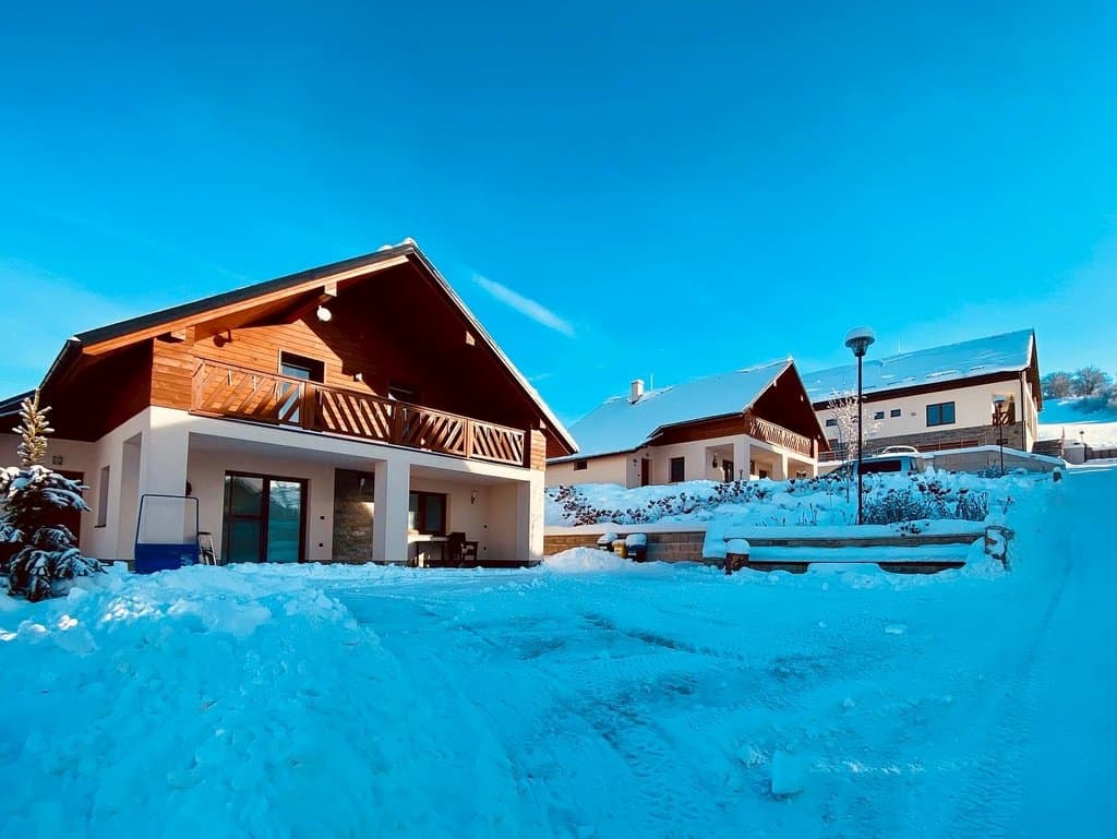 Cottages Krušetnica in the winter