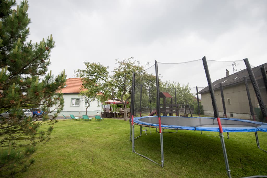 Záhrada celá len pre Vás aj s vybavením. - Privát Vypka