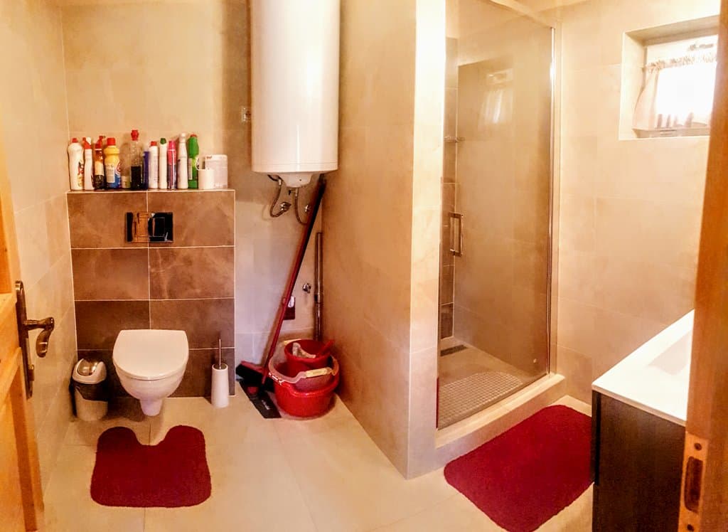 Badezimmer mit Toilette - Ferienhaus Lucka