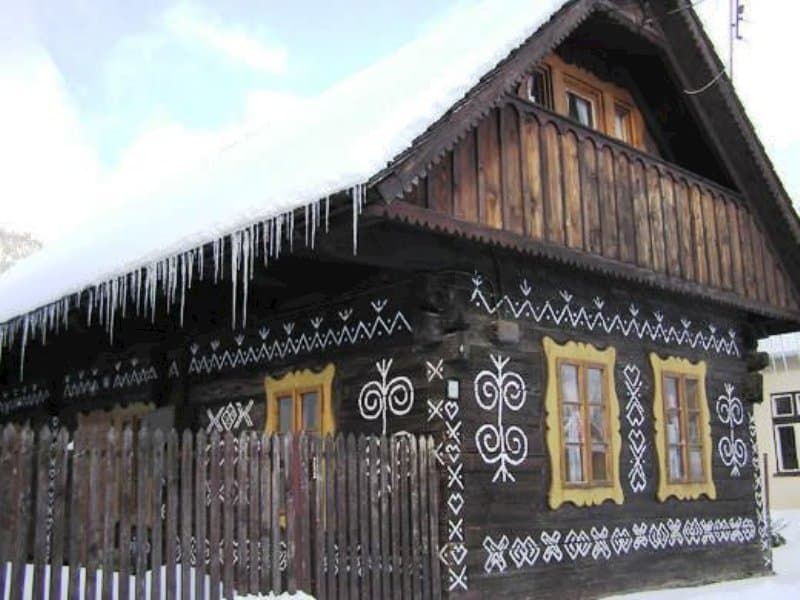 v zime - Drevenička pod vlekom