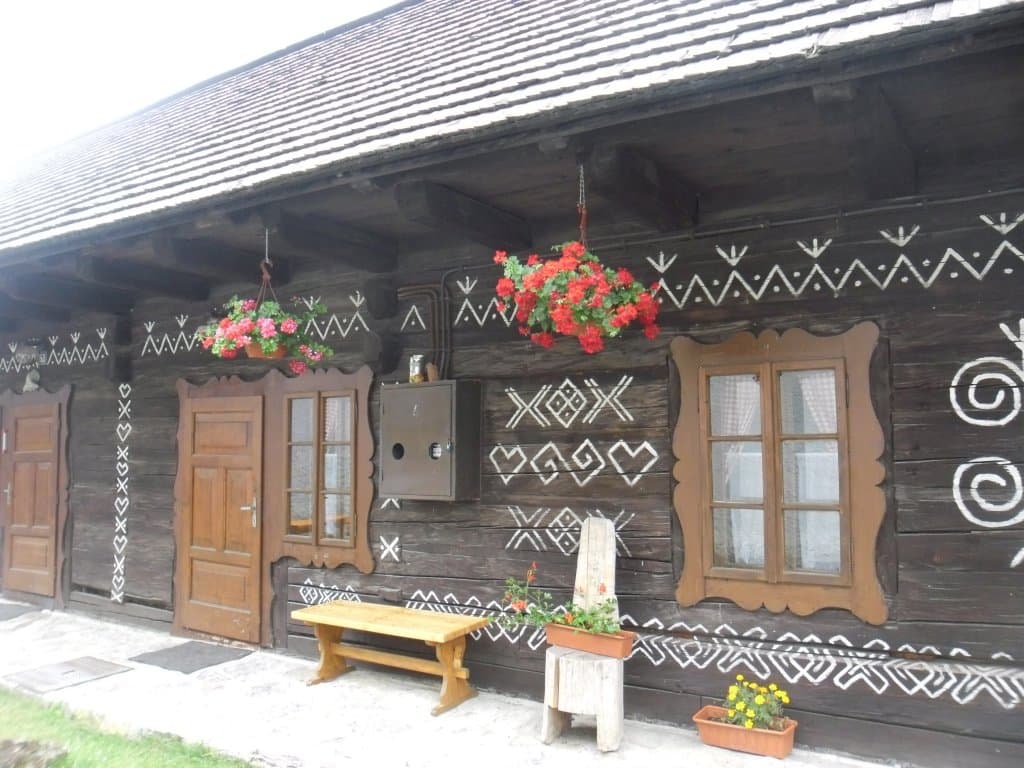 posedenie vonku - Drevenička pod vlekom