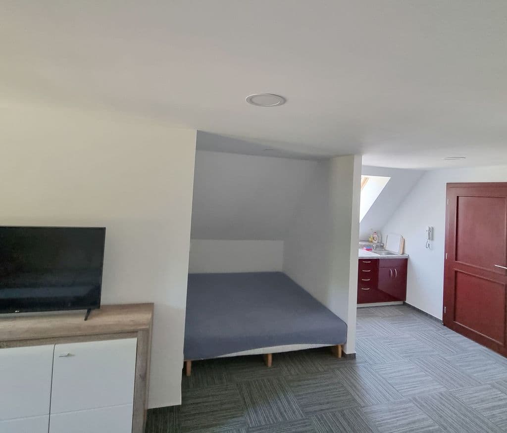 Manželská postel - Apartmán Ždírecký důl