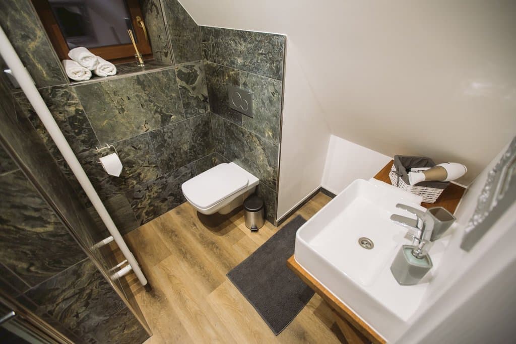Kúpelňa na druhom poschodí. - GREINER Boutique Mountain Chalet