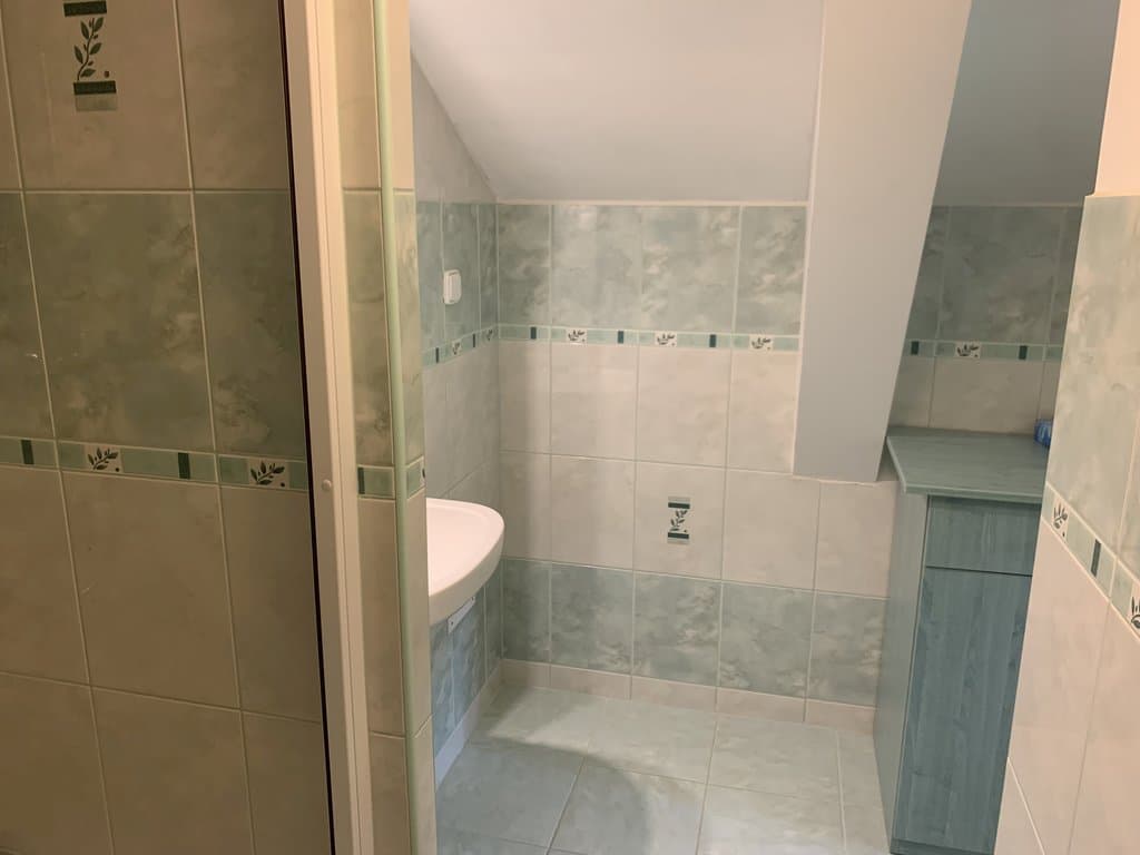 Koupelna s wc podkroví - Rezidence Ropička