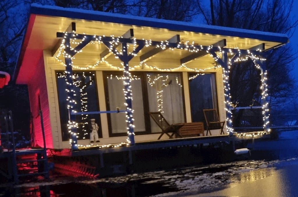 Hausboaty Bublinka, Vlnka a Kvapka „Život na vode“ im Winter