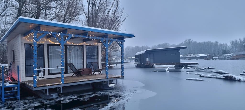 Exterieur - Hausboaty Bublinka, Vlnka a Kvapka „Život na vode“