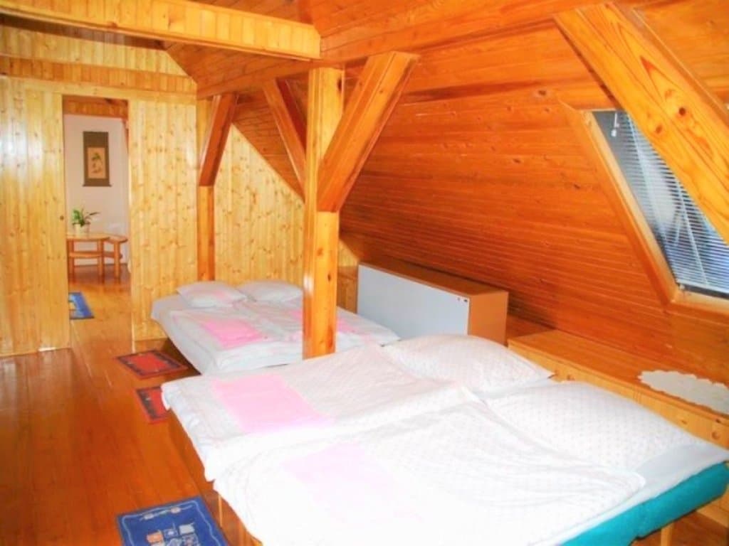 Päťlôžková izba s detskou postieľkou  - Víkendový domček NT - home