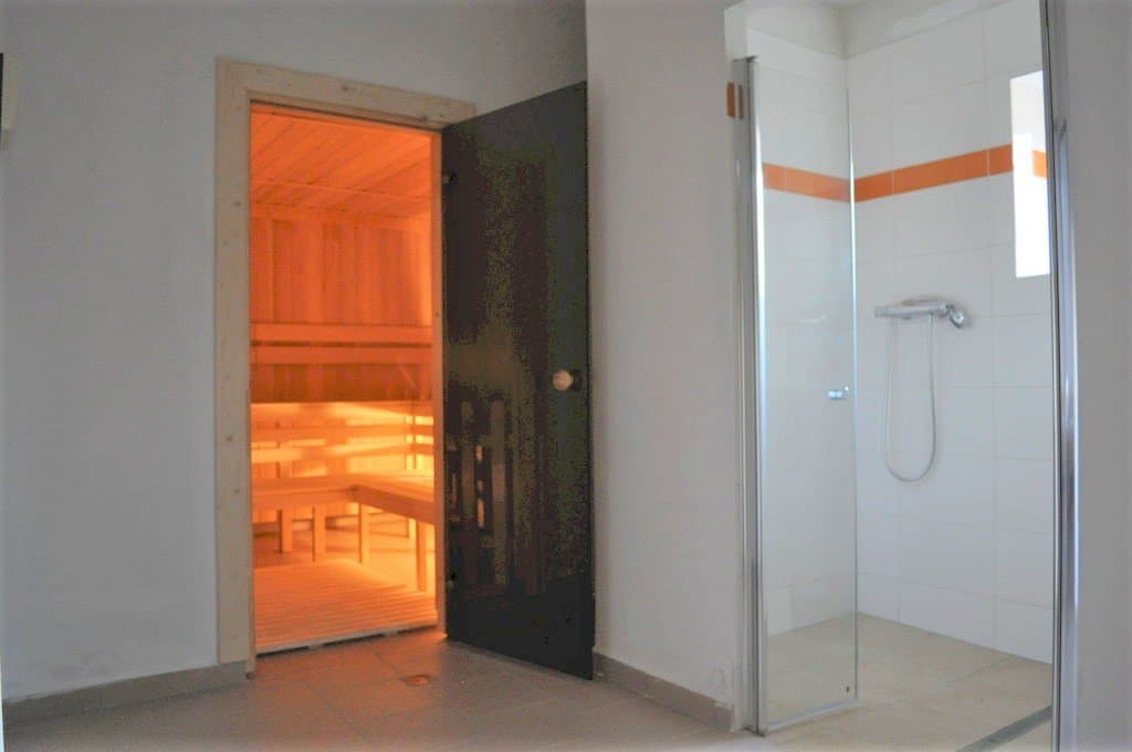 Bathroom with toilet - Cottage Hojava