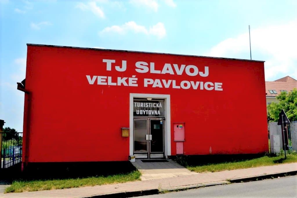 Exteriér - Ubytovna TJ Slavoj Velké Pavlovice