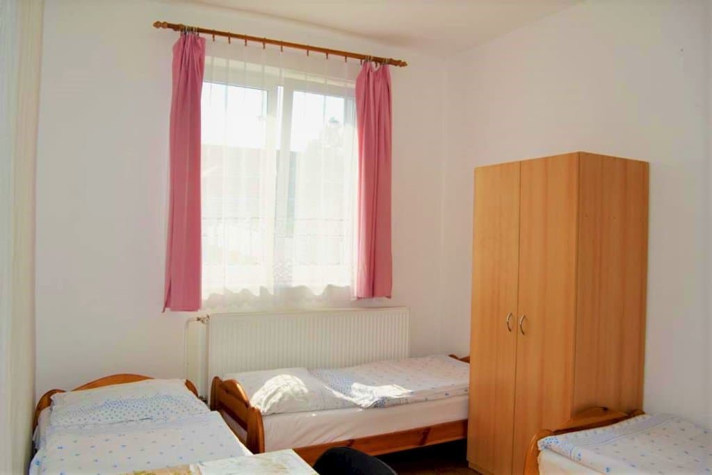Čtyřlůžkový pokoj  - Ubytovna TJ Slavoj Velké Pavlovice