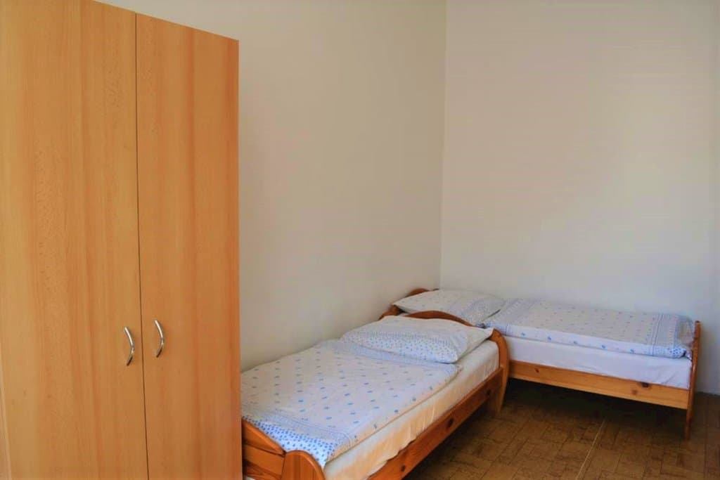 Pětilůžkový pokoj  - Ubytovna TJ Slavoj Velké Pavlovice