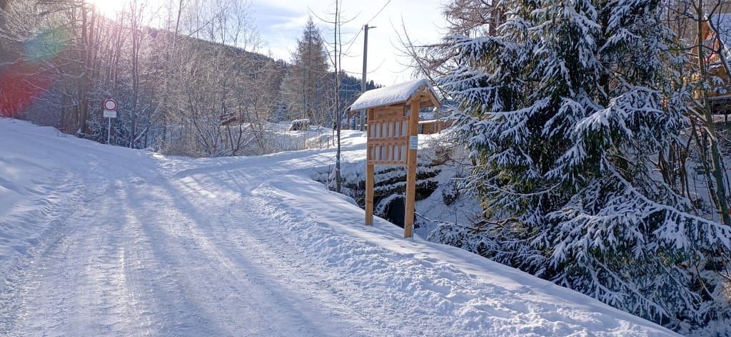 Odbočte doprava cez panelový most - Házikó Smrek