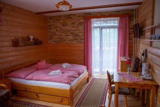 Štvorlôžková izba s balkónom Čtyřlůžkový pokoj - Penzion Havran