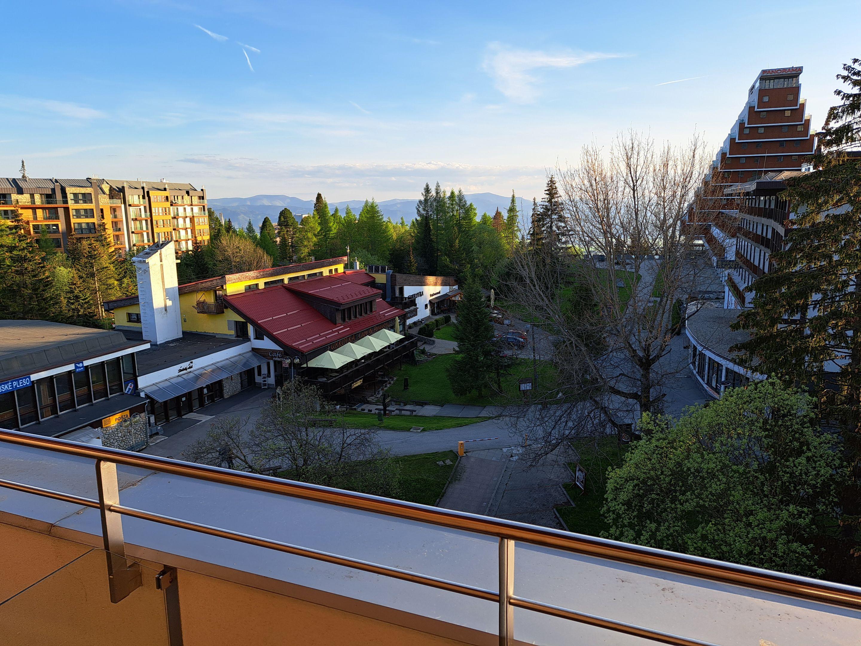 výhľad z balkóna - Apartmány CROCUS Štrbské Pleso