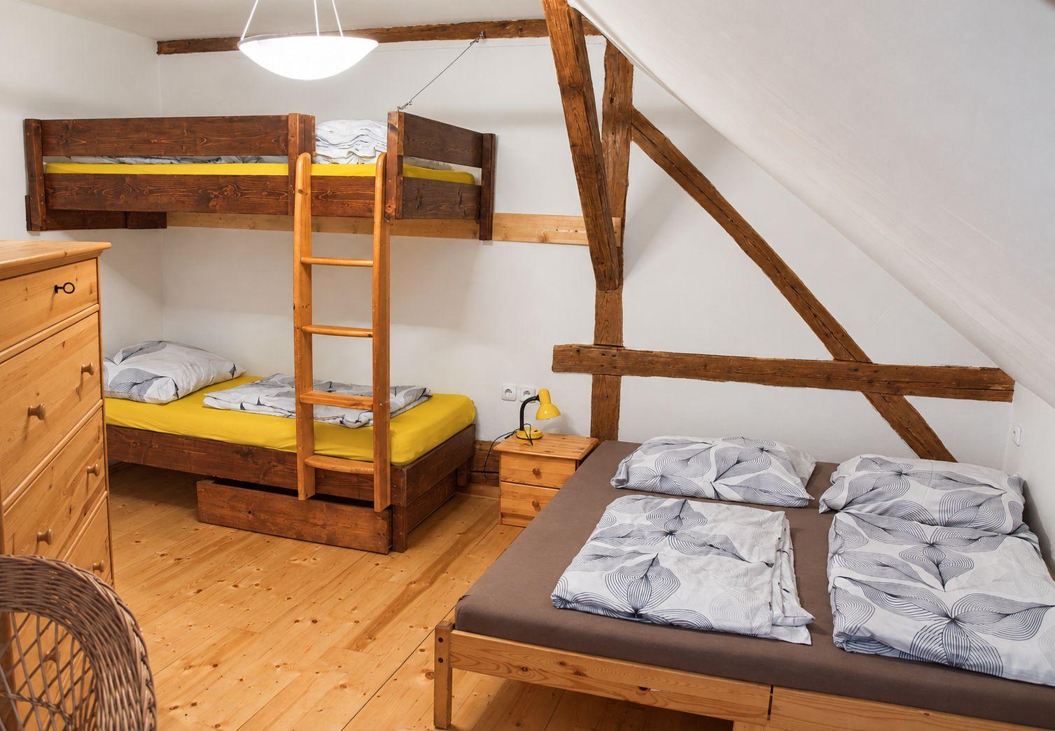 Čtyřlůžkový pokoj s palandou  - Chalupa Škola