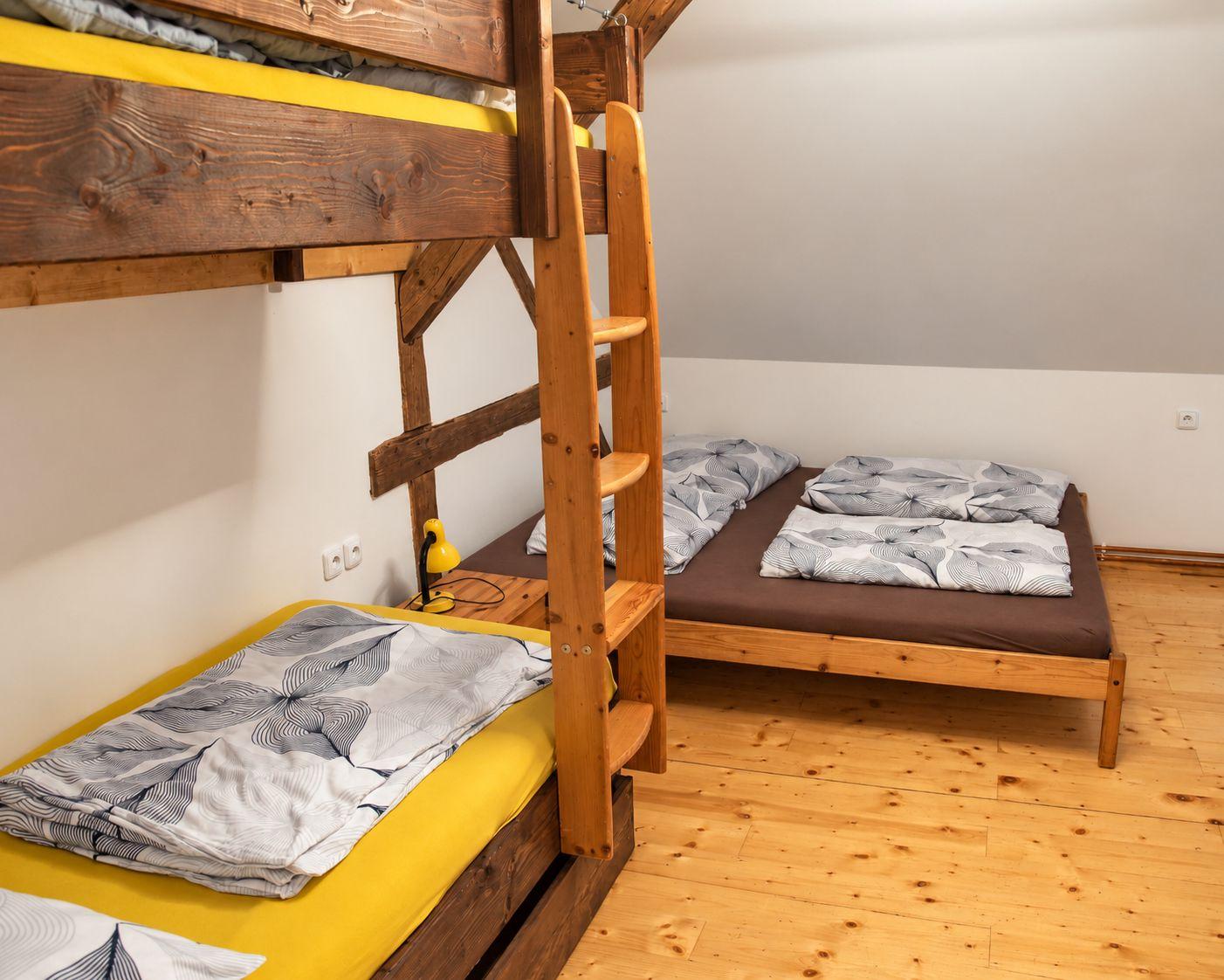 Čtyřlůžkový pokoj s palandou  - Chalupa Škola
