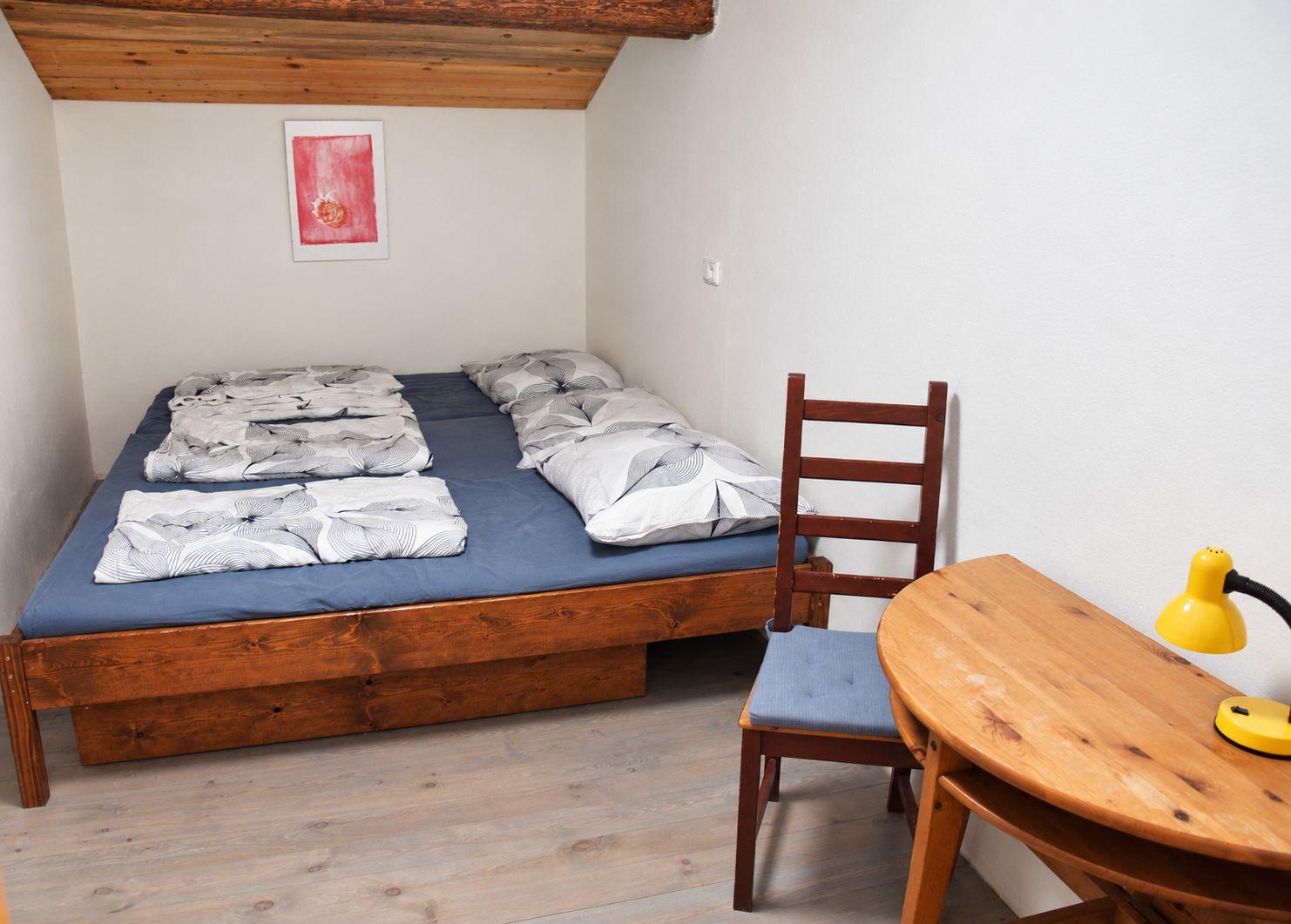 Třílůžkový pokoj v přízemí  - Chalupa Škola