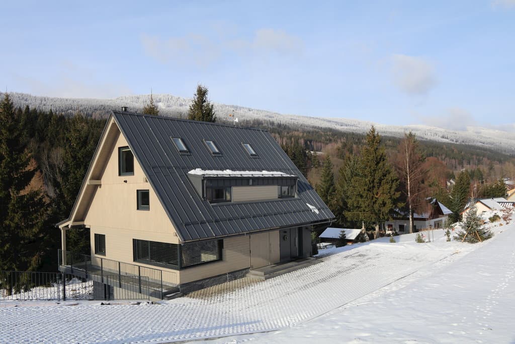 Cottage Jestřábník in the winter