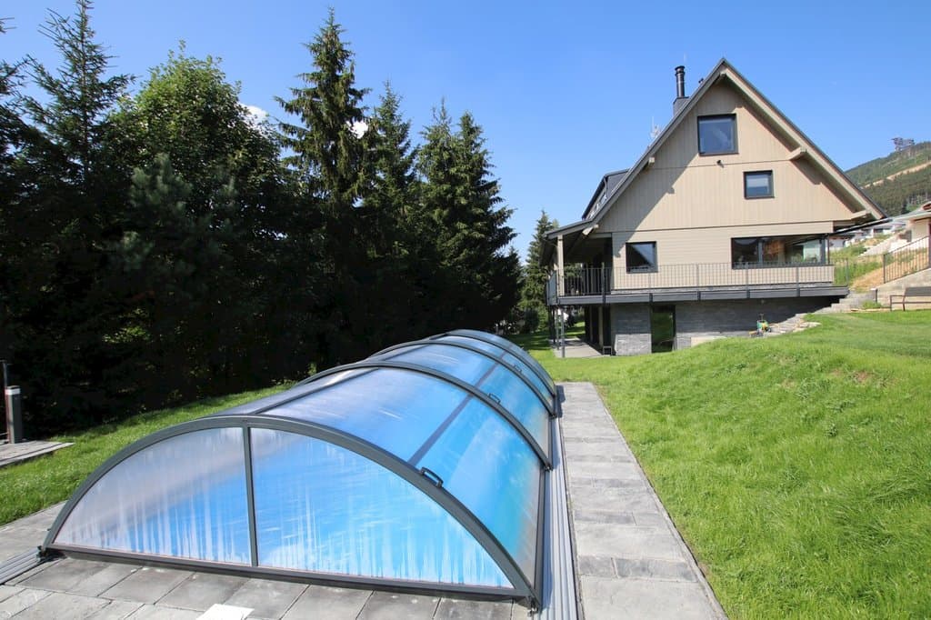 Cottage Jestřábník in the summer
