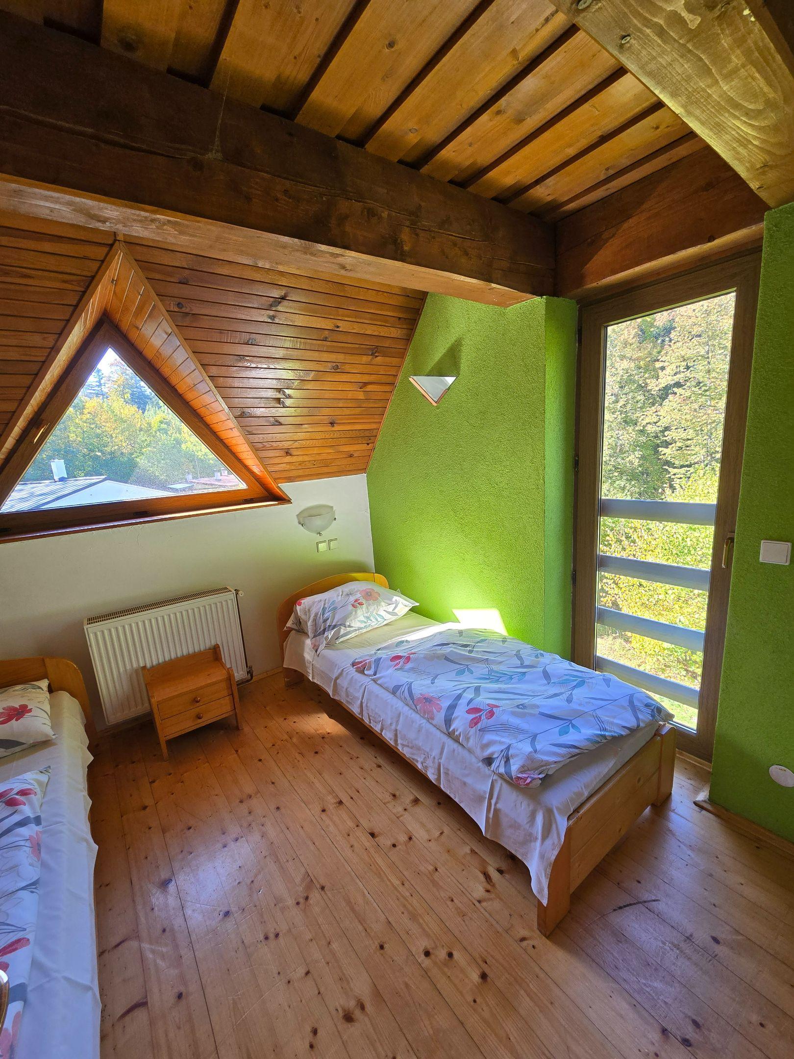 Házikó Stefani 981175