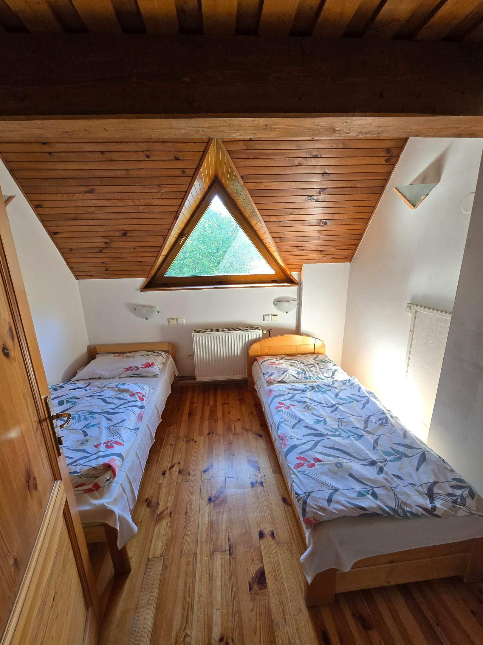 Házikó Stefani 981176