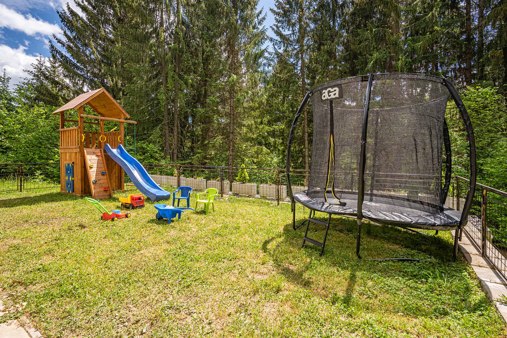 Detské ihrisko + trampolína + hračky - Wellness Drevenica Tále s biliardom