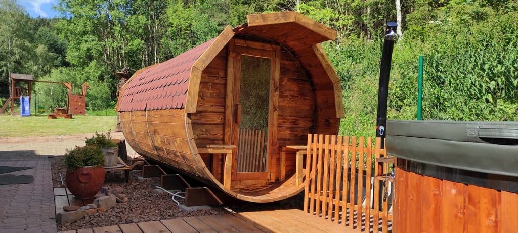 venkovní sudová sauna - Wellness drevenica pri lese