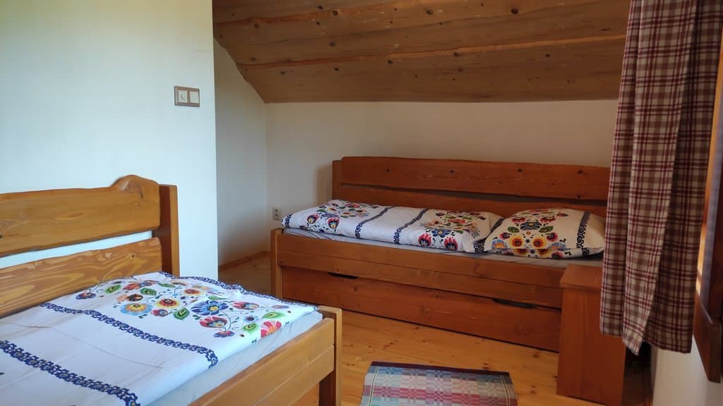 Spálňa na Hornej chate - Chaty u Bratríkov v Haligovciach