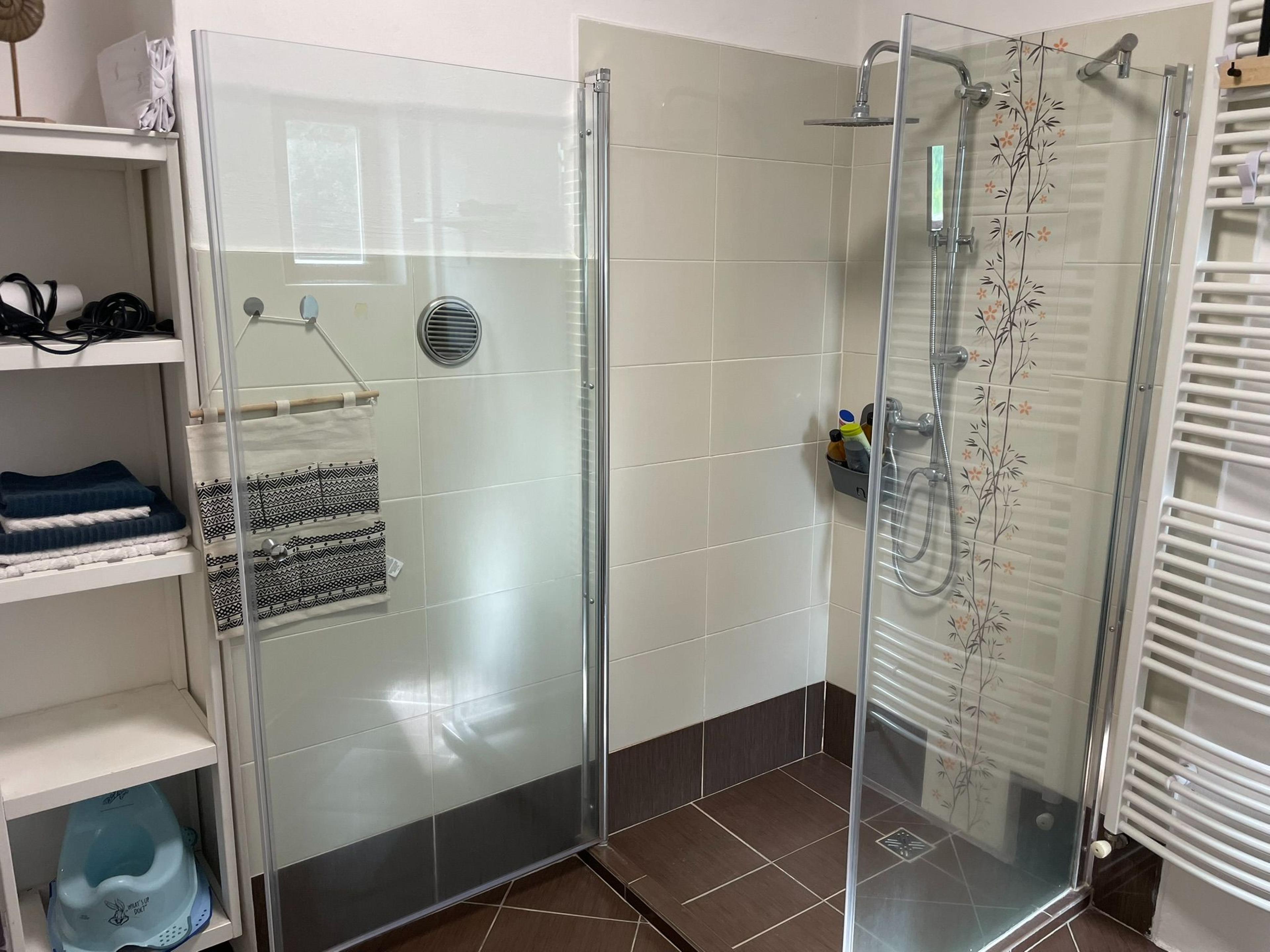 sprchový kout - Apartmán u Fryšávky