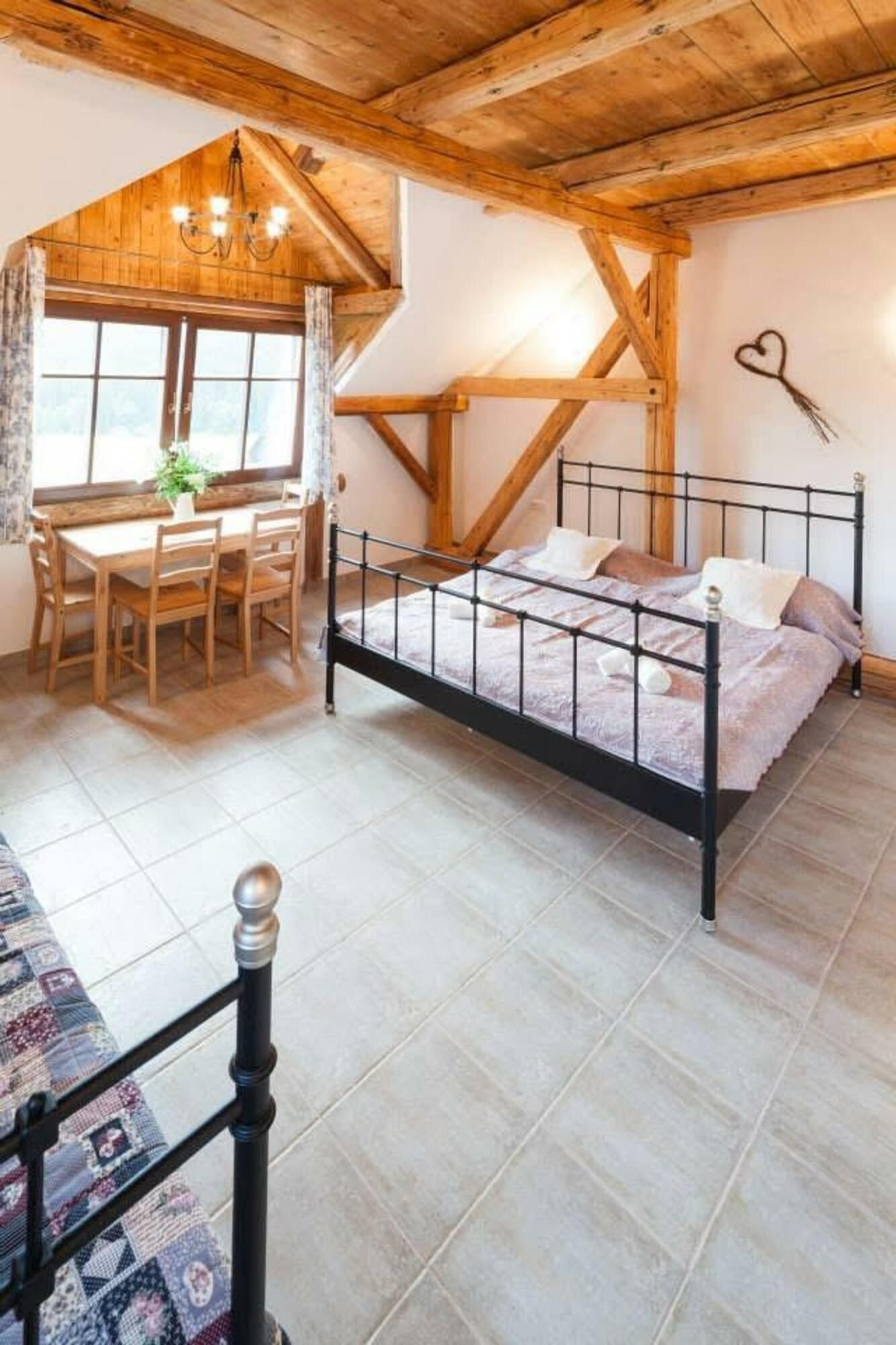 Pokoj A2 Dvoulůžkový pokoj s 2 přistýlkami - Penzion Na Bělisku