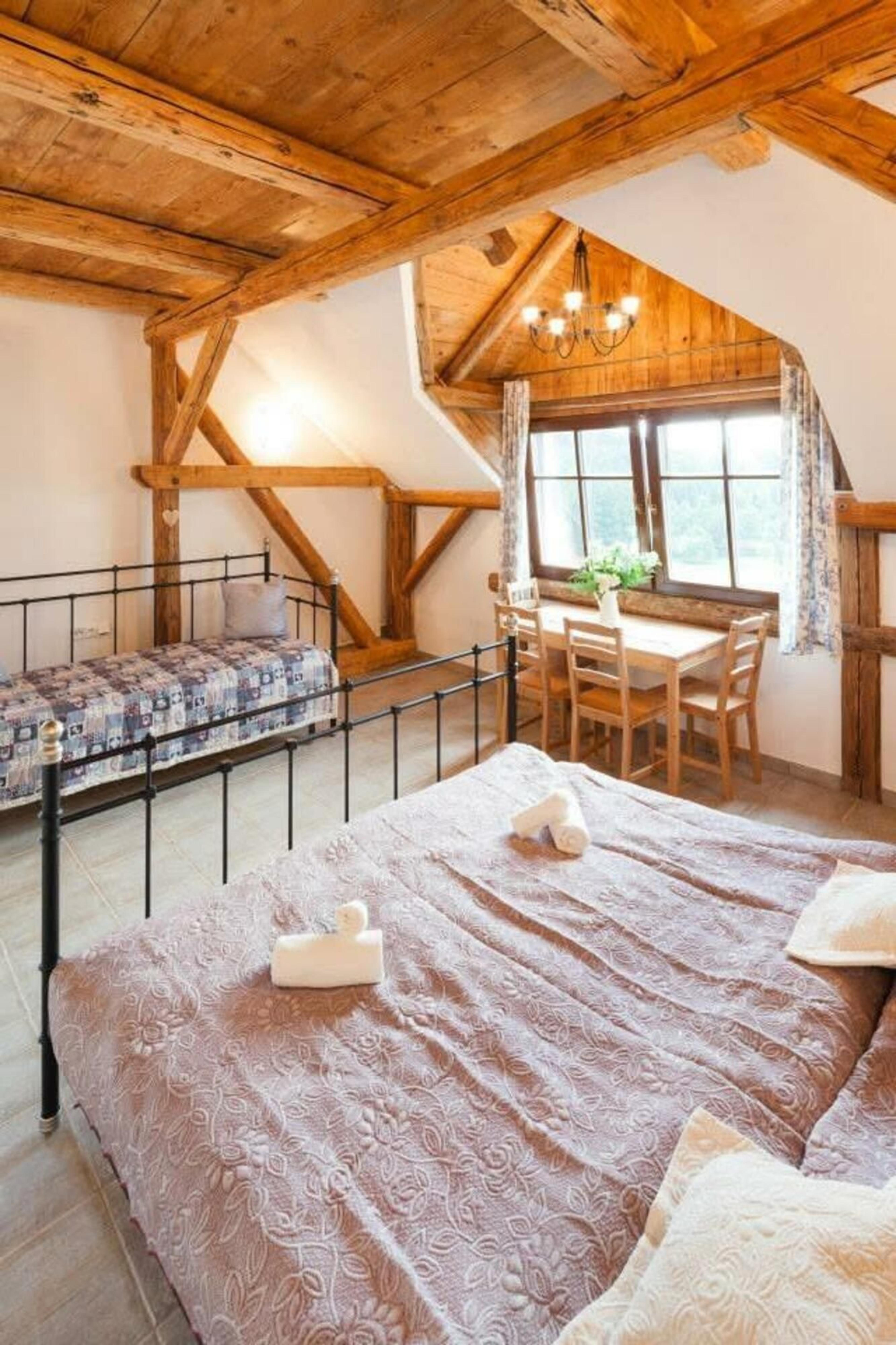 Pokoj A2 Dvoulůžkový pokoj s 2 přistýlkami - Penzion Na Bělisku