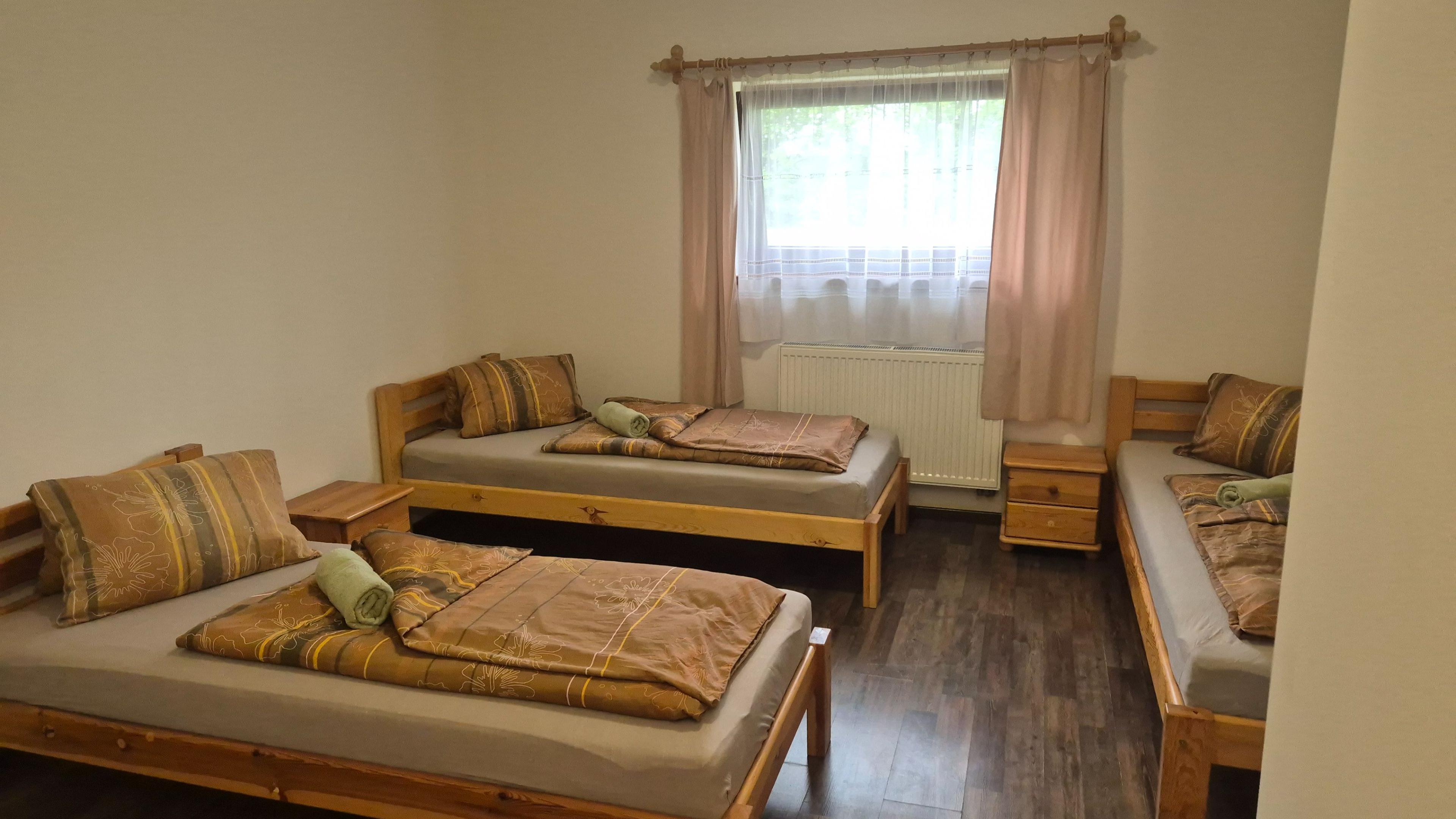 Štvorlôžková izba č. 17  - Ubytovňa Zelený Háj