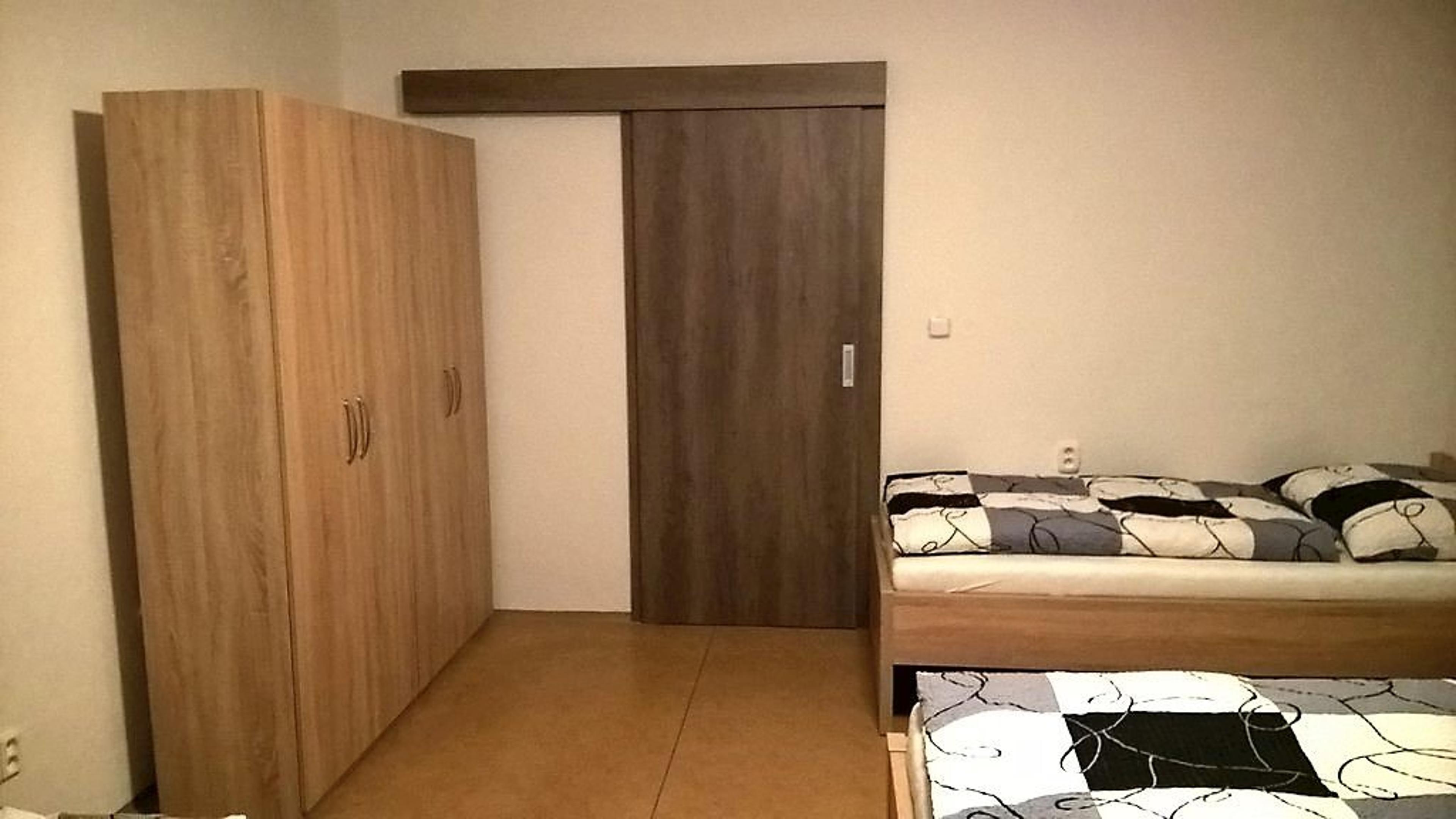 Pokoje jsou rozd�leny posuvn�mi dve�mi. - Ubytování u Holušů