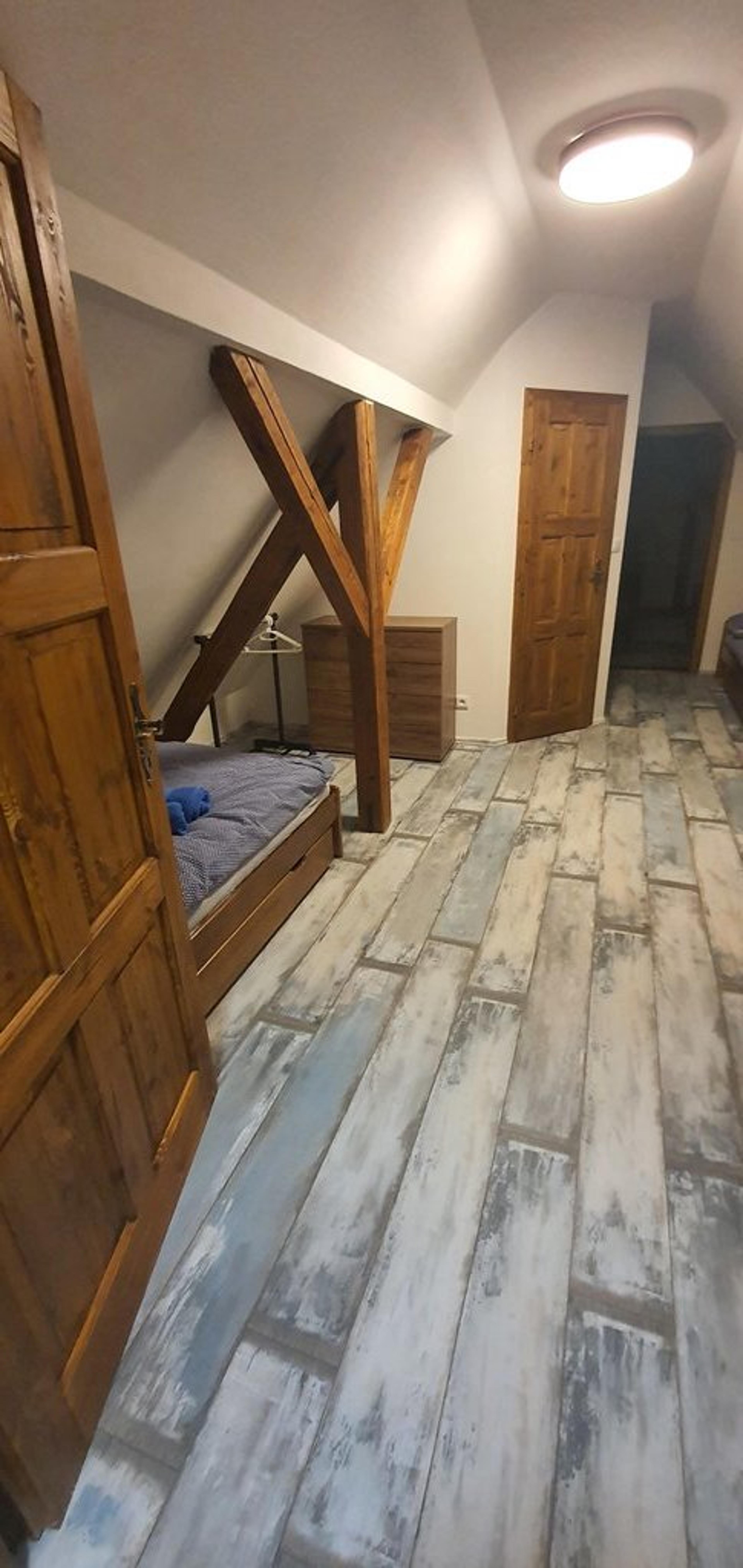 Třílůžkový pokoj - průchozí  - Chalupa u Kamnáře
